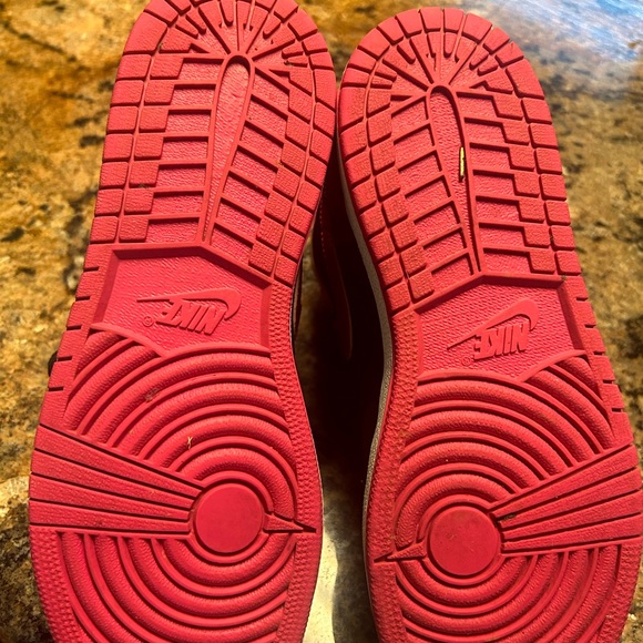 Nike air jordans size Y6.5 - Picture 2 of 3